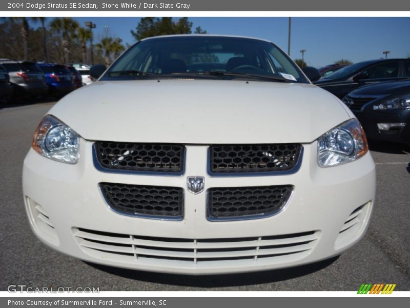 Stone White / Dark Slate Gray 2004 Dodge Stratus SE Sedan
