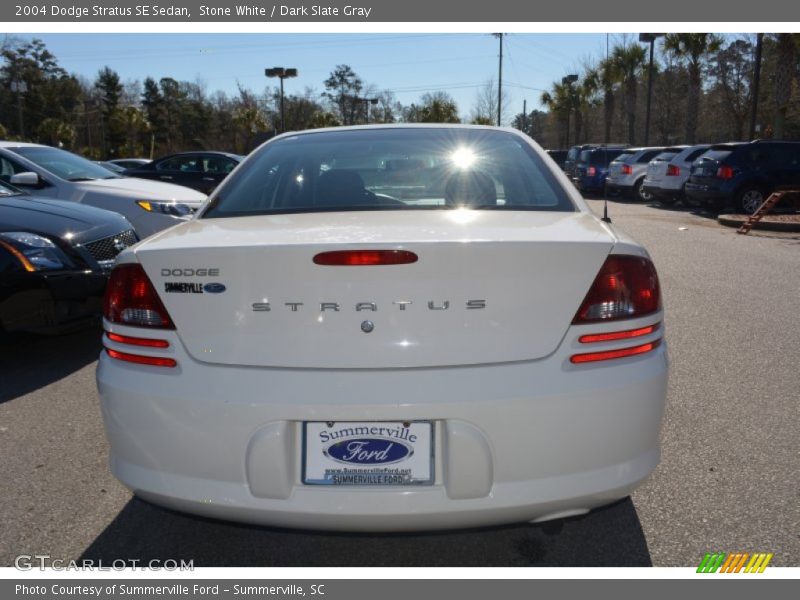Stone White / Dark Slate Gray 2004 Dodge Stratus SE Sedan