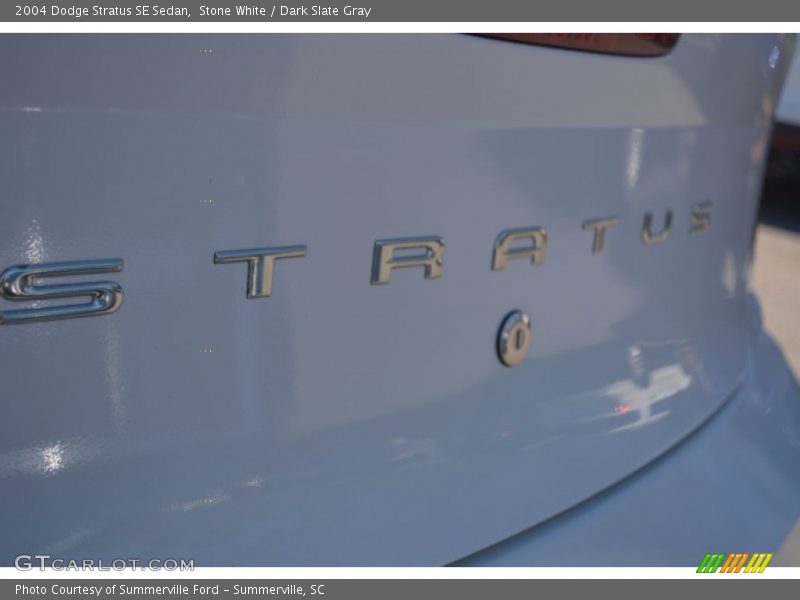 Stone White / Dark Slate Gray 2004 Dodge Stratus SE Sedan