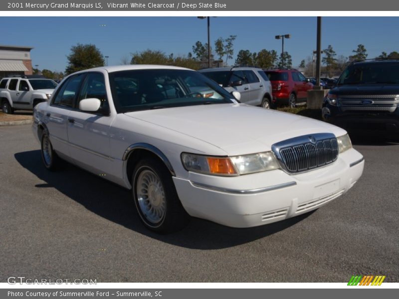 Front 3/4 View of 2001 Grand Marquis LS