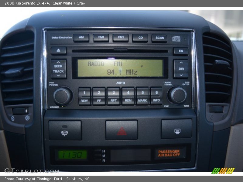 Clear White / Gray 2008 Kia Sorento LX 4x4
