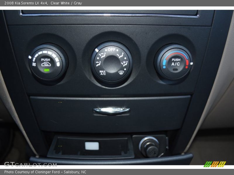 Clear White / Gray 2008 Kia Sorento LX 4x4