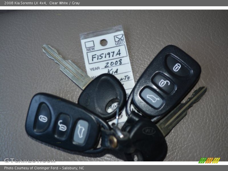 Clear White / Gray 2008 Kia Sorento LX 4x4