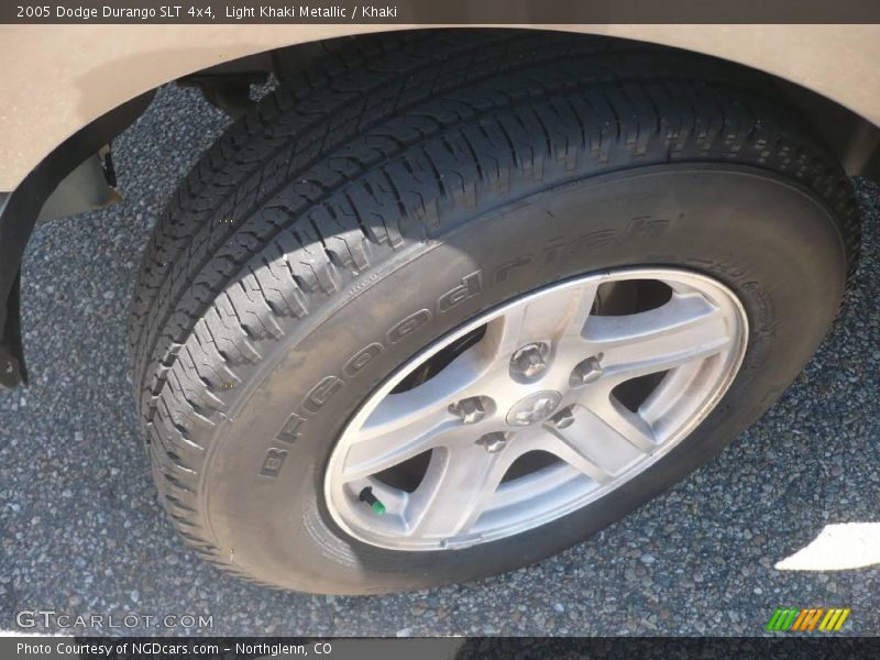 Light Khaki Metallic / Khaki 2005 Dodge Durango SLT 4x4