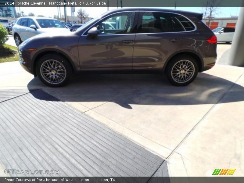 Mahogany Metallic / Luxor Beige 2014 Porsche Cayenne