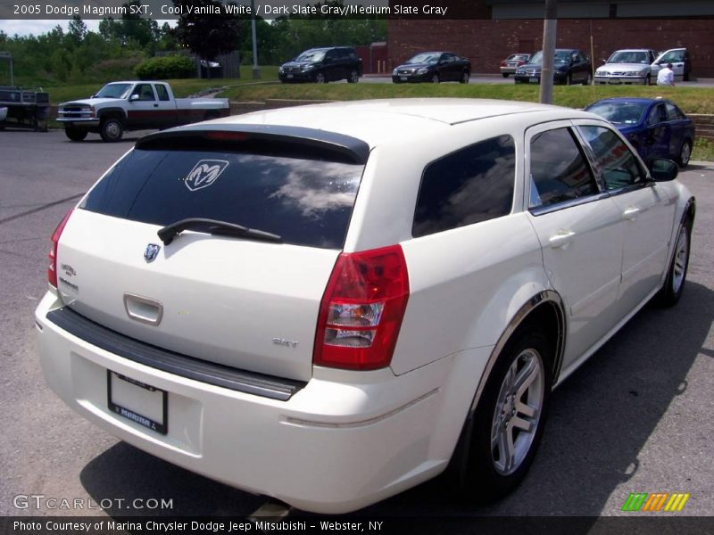 Cool Vanilla White / Dark Slate Gray/Medium Slate Gray 2005 Dodge Magnum SXT