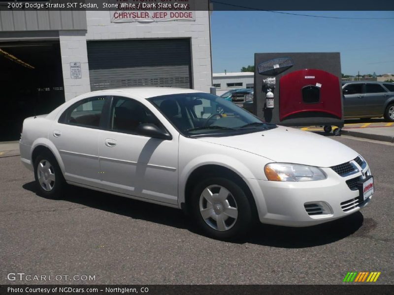 Stone White / Dark Slate Gray 2005 Dodge Stratus SXT Sedan