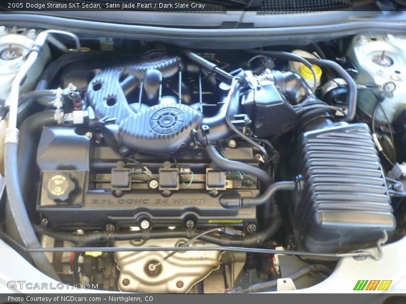 Satin Jade Pearl / Dark Slate Gray 2005 Dodge Stratus SXT Sedan