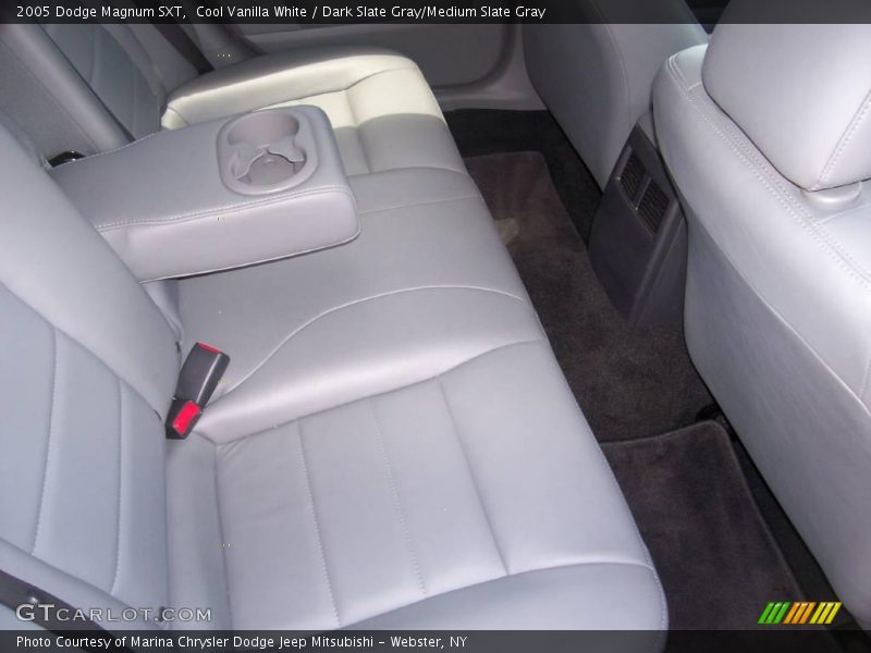 Cool Vanilla White / Dark Slate Gray/Medium Slate Gray 2005 Dodge Magnum SXT