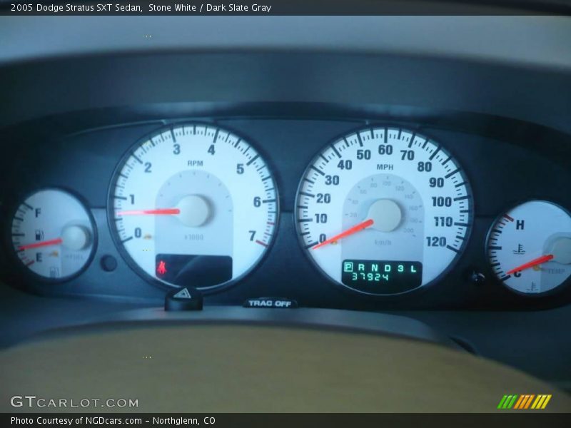 Stone White / Dark Slate Gray 2005 Dodge Stratus SXT Sedan