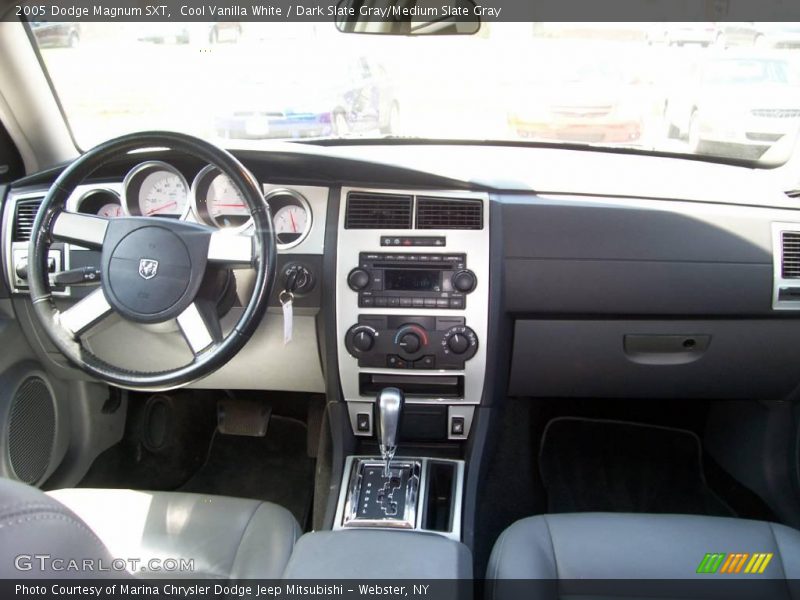 Cool Vanilla White / Dark Slate Gray/Medium Slate Gray 2005 Dodge Magnum SXT