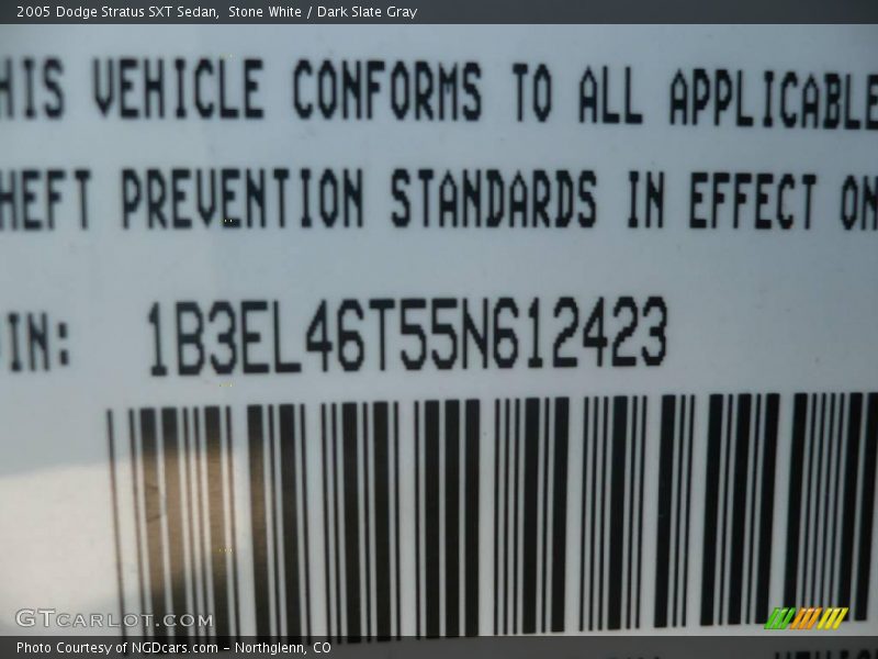 Stone White / Dark Slate Gray 2005 Dodge Stratus SXT Sedan