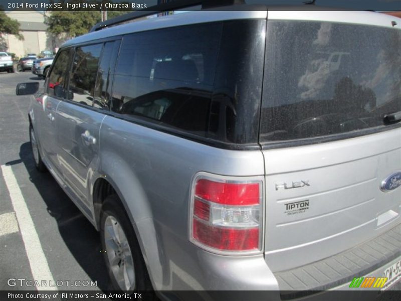 Ingot Silver / Charcoal Black 2014 Ford Flex SE