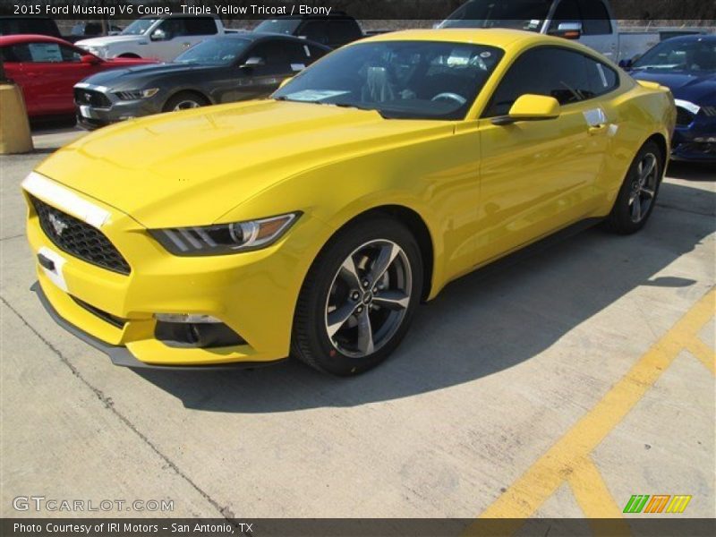Front 3/4 View of 2015 Mustang V6 Coupe