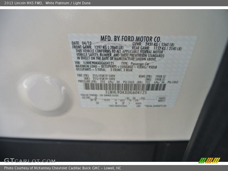 White Platinum / Light Dune 2013 Lincoln MKS FWD