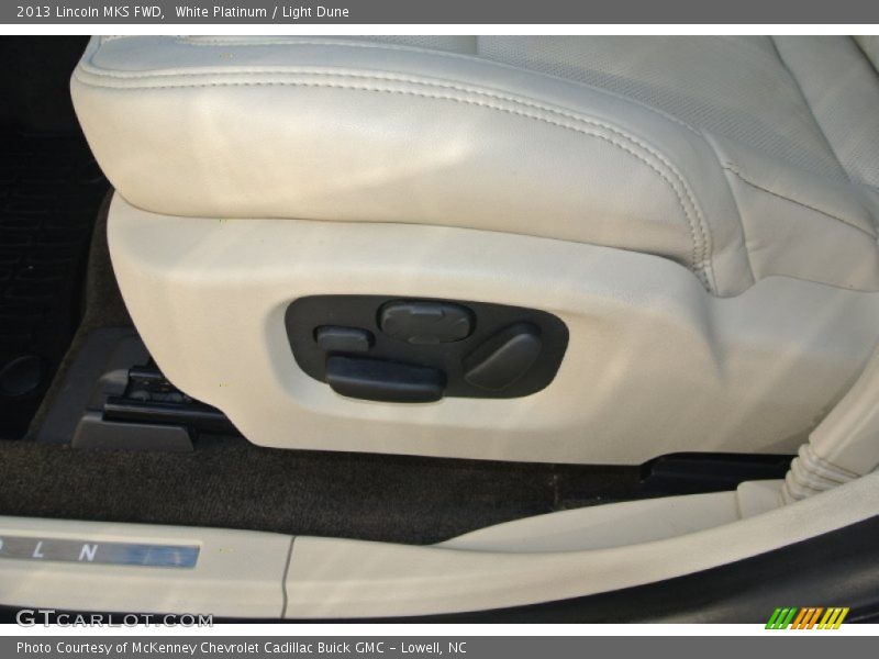 White Platinum / Light Dune 2013 Lincoln MKS FWD