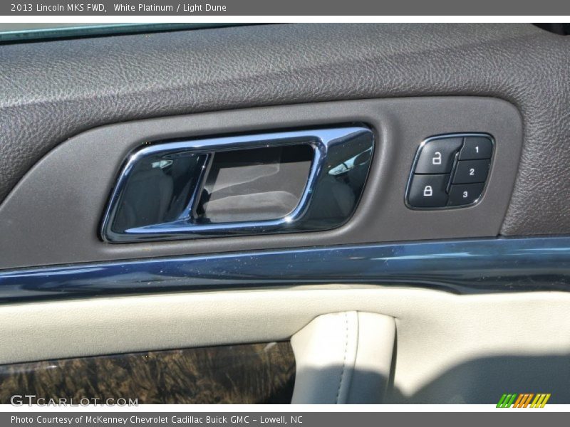 White Platinum / Light Dune 2013 Lincoln MKS FWD