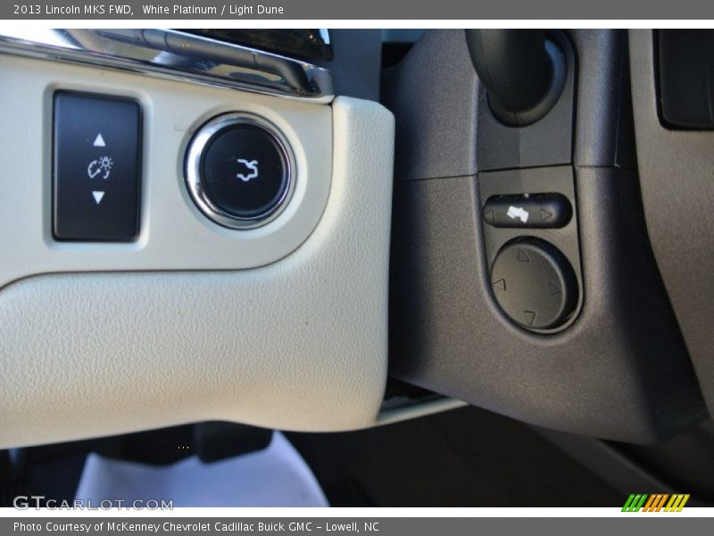 White Platinum / Light Dune 2013 Lincoln MKS FWD