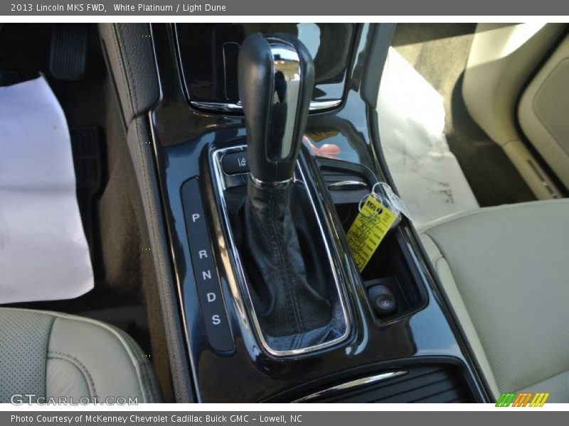 White Platinum / Light Dune 2013 Lincoln MKS FWD
