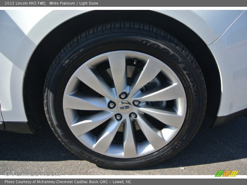White Platinum / Light Dune 2013 Lincoln MKS FWD