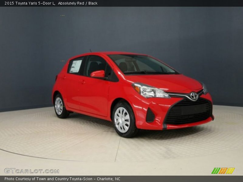 Front 3/4 View of 2015 Yaris 5-Door L
