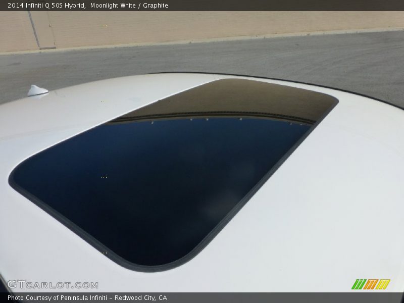 Sunroof of 2014 Q 50S Hybrid