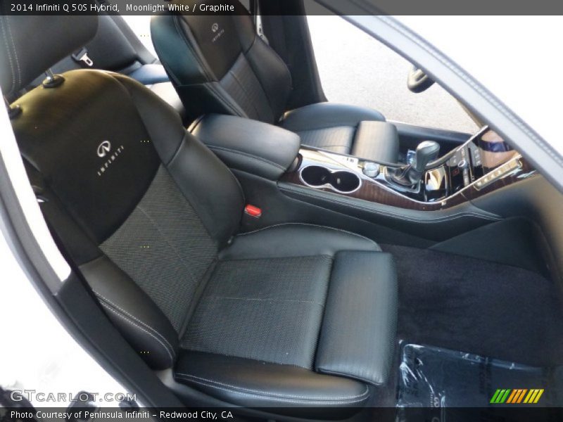 Front Seat of 2014 Q 50S Hybrid