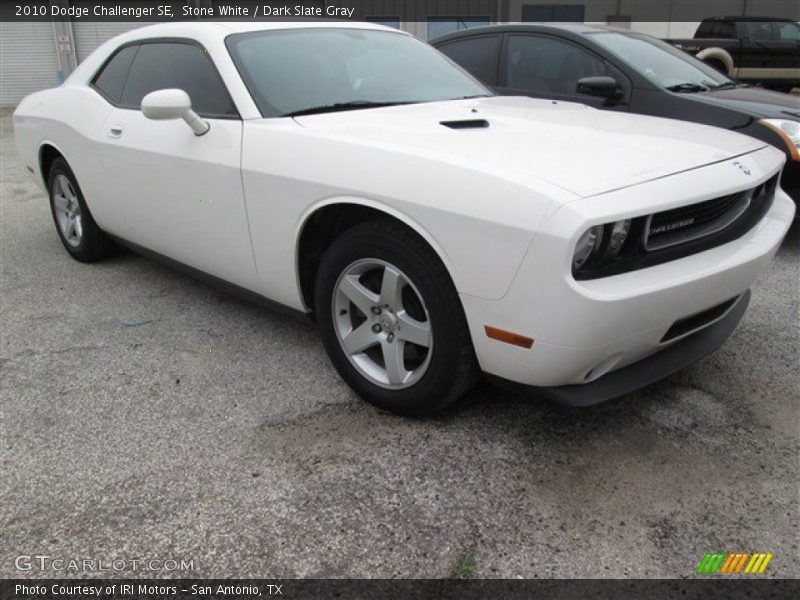 Stone White / Dark Slate Gray 2010 Dodge Challenger SE