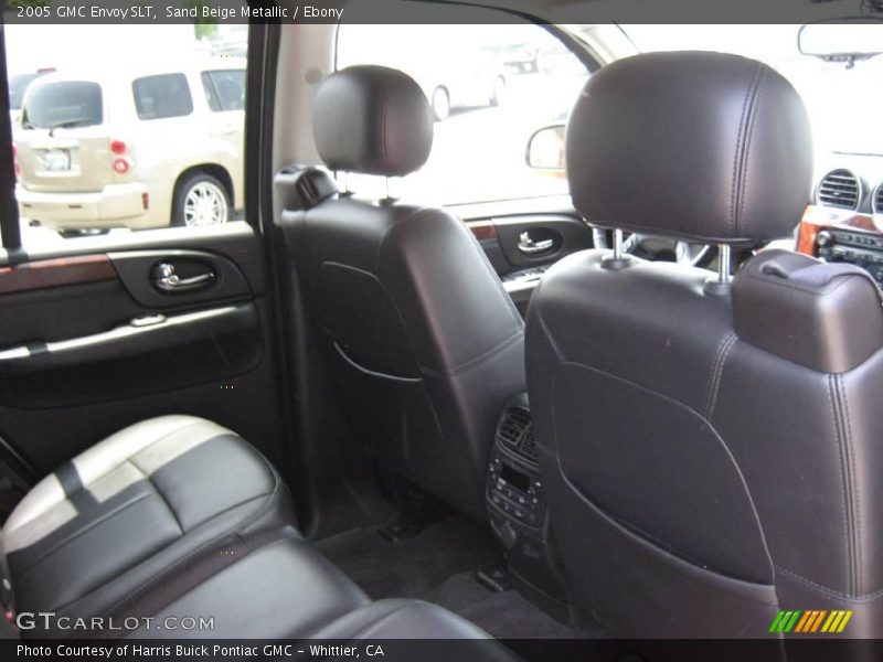 Sand Beige Metallic / Ebony 2005 GMC Envoy SLT