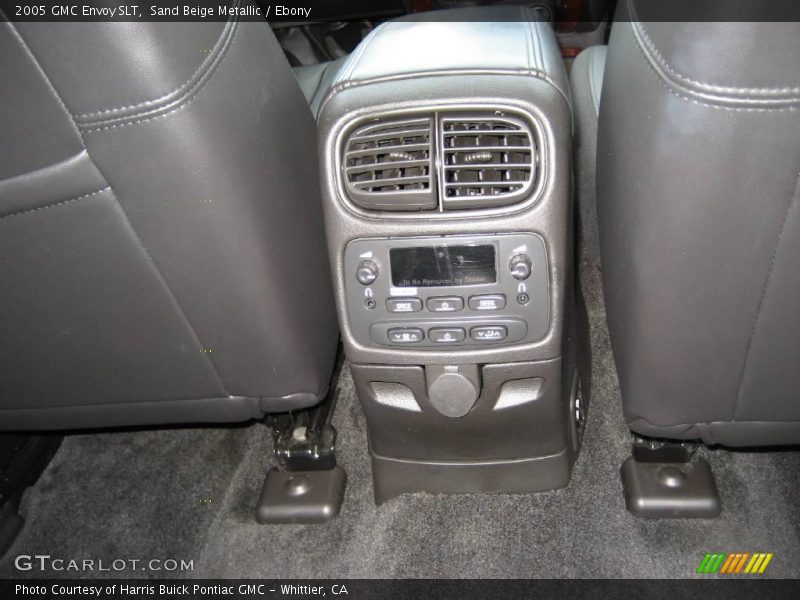 Sand Beige Metallic / Ebony 2005 GMC Envoy SLT