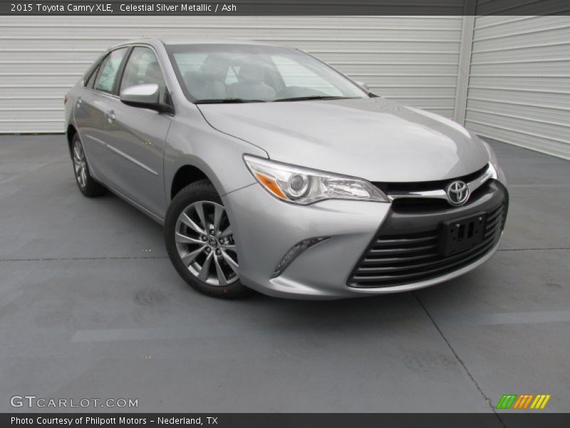 Front 3/4 View of 2015 Camry XLE