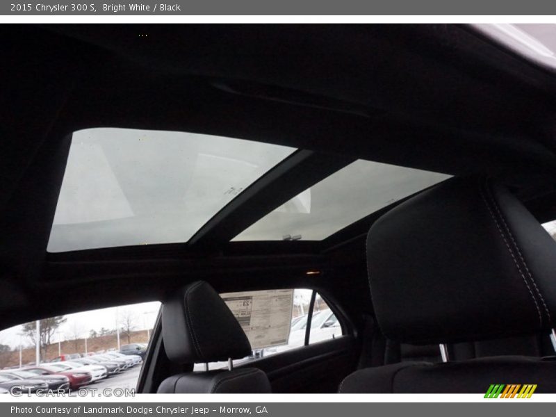 Bright White / Black 2015 Chrysler 300 S