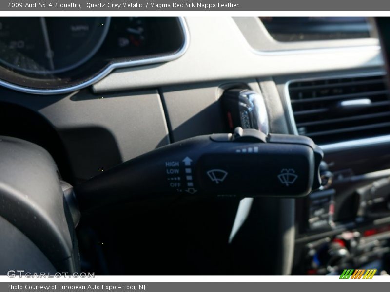 Quartz Grey Metallic / Magma Red Silk Nappa Leather 2009 Audi S5 4.2 quattro
