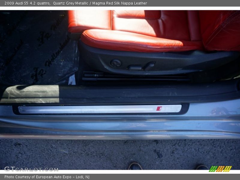 Quartz Grey Metallic / Magma Red Silk Nappa Leather 2009 Audi S5 4.2 quattro