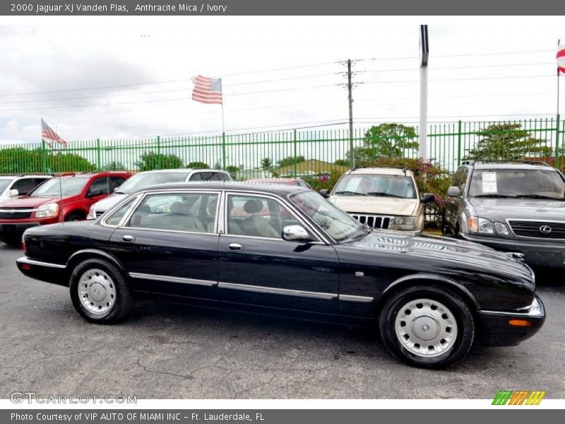 Anthracite Mica / Ivory 2000 Jaguar XJ Vanden Plas