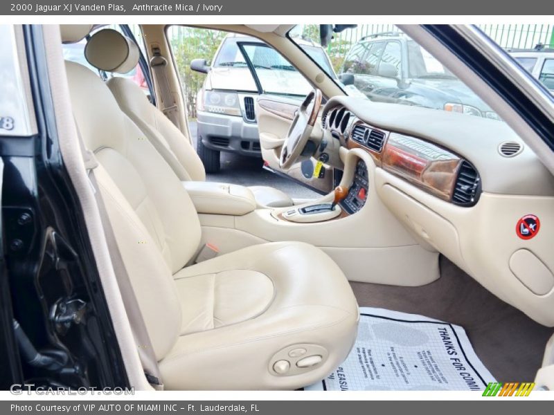 Anthracite Mica / Ivory 2000 Jaguar XJ Vanden Plas