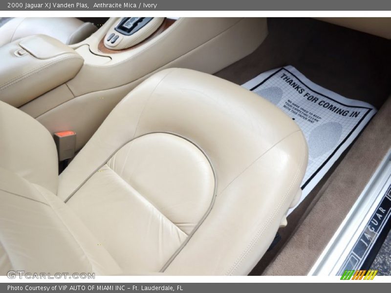 Anthracite Mica / Ivory 2000 Jaguar XJ Vanden Plas