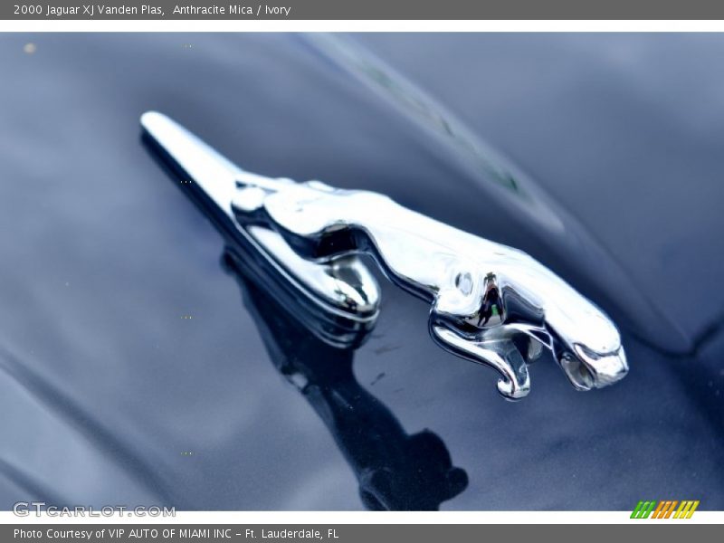 Anthracite Mica / Ivory 2000 Jaguar XJ Vanden Plas