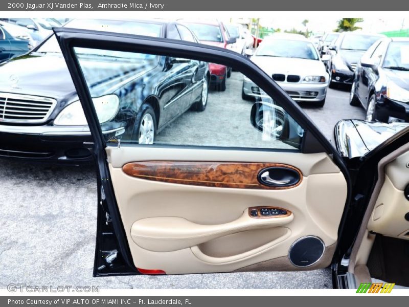 Anthracite Mica / Ivory 2000 Jaguar XJ Vanden Plas