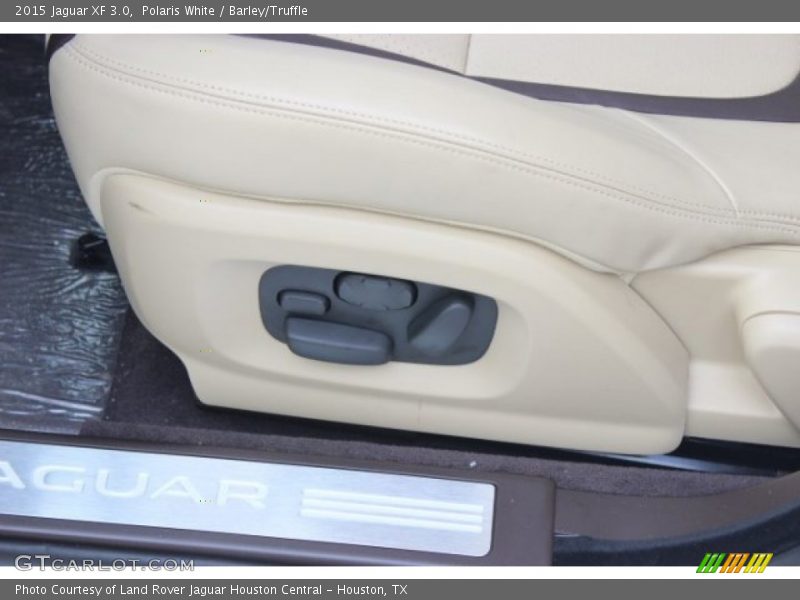 Polaris White / Barley/Truffle 2015 Jaguar XF 3.0