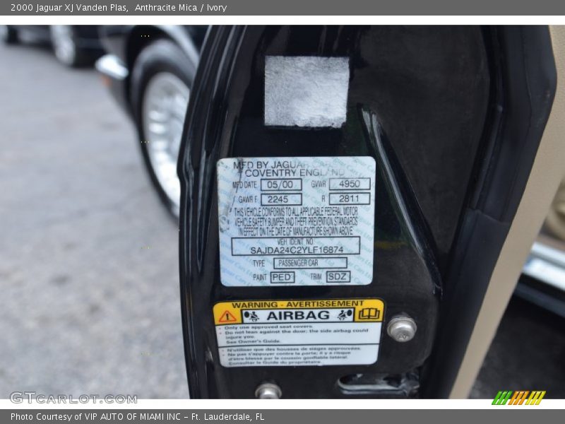 Anthracite Mica / Ivory 2000 Jaguar XJ Vanden Plas