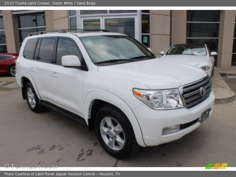 Front 3/4 View of 2010 Land Cruiser 