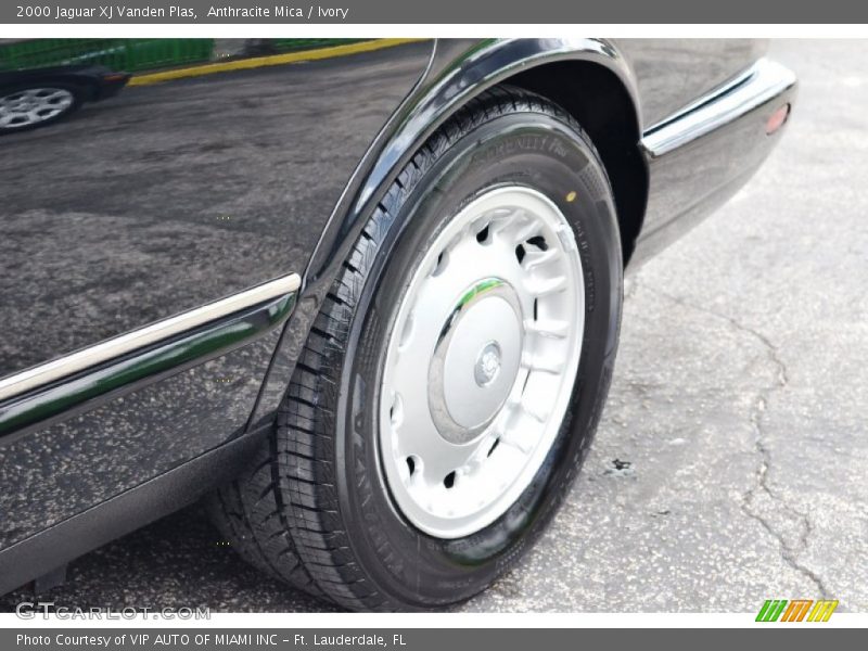 Anthracite Mica / Ivory 2000 Jaguar XJ Vanden Plas