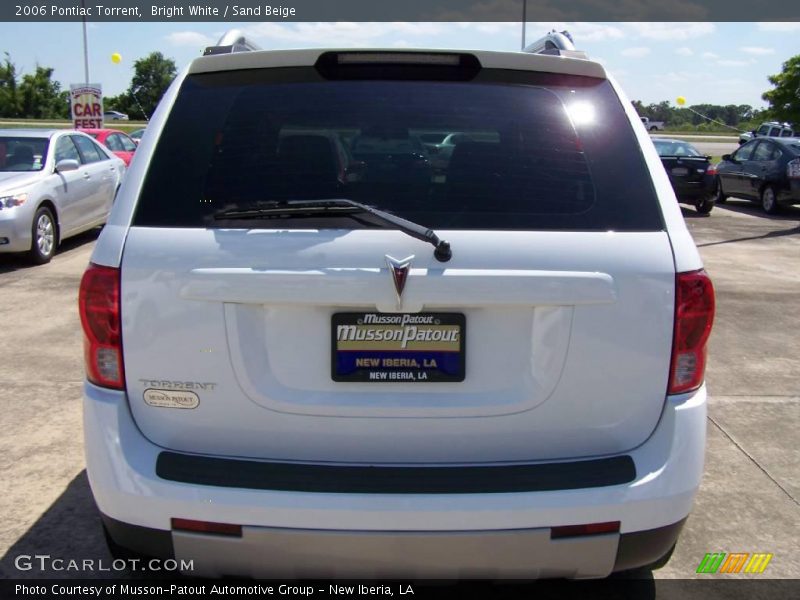 Bright White / Sand Beige 2006 Pontiac Torrent