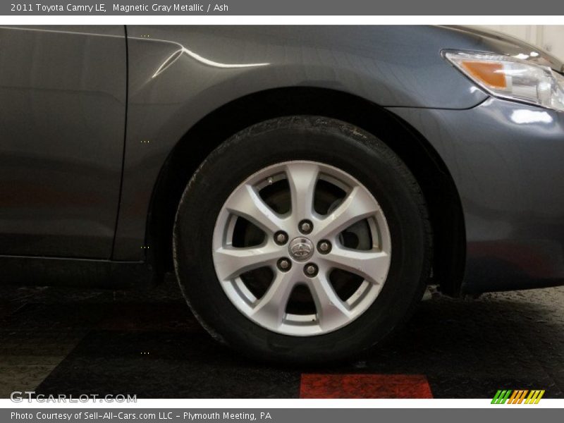 Magnetic Gray Metallic / Ash 2011 Toyota Camry LE