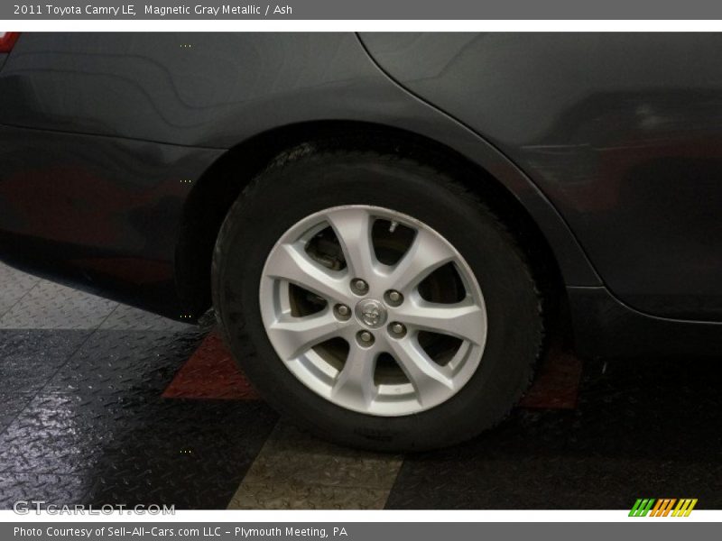 Magnetic Gray Metallic / Ash 2011 Toyota Camry LE