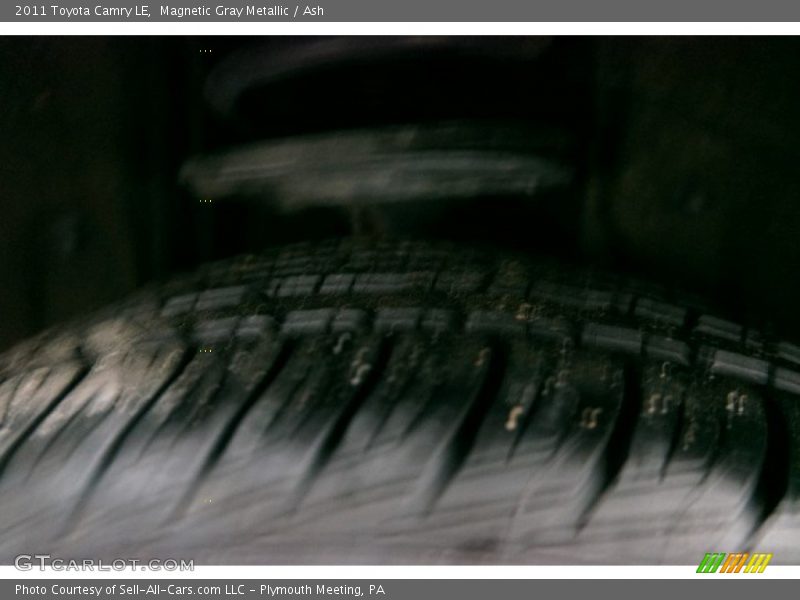 Magnetic Gray Metallic / Ash 2011 Toyota Camry LE