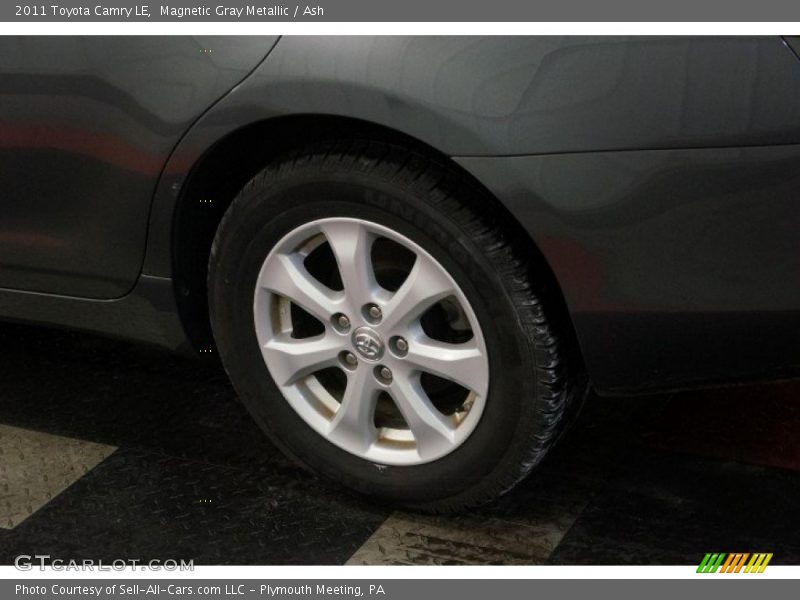 Magnetic Gray Metallic / Ash 2011 Toyota Camry LE