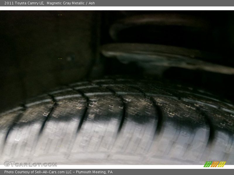 Magnetic Gray Metallic / Ash 2011 Toyota Camry LE