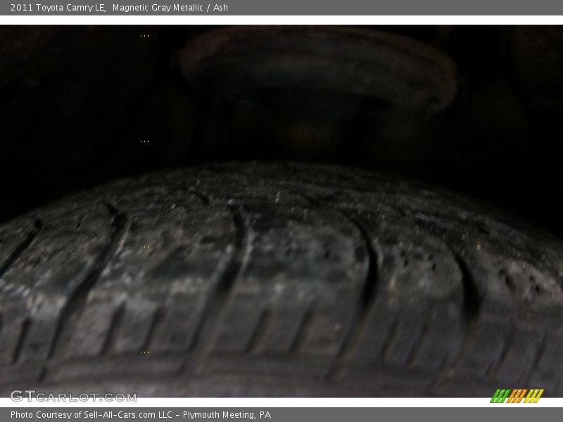 Magnetic Gray Metallic / Ash 2011 Toyota Camry LE